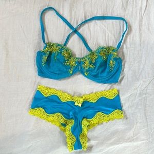 Victorias Secret Push Up without padding bra and panty set | 32D / XS vintage